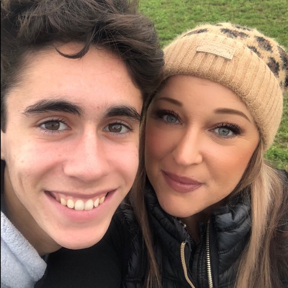 Meet your Posher, Antonia - Picture 1 of 1